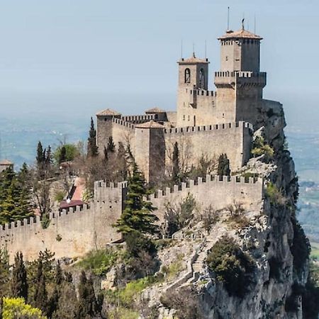 Relax In Collina A Due Passi Dal Mare Apartment Torriana Luaran gambar